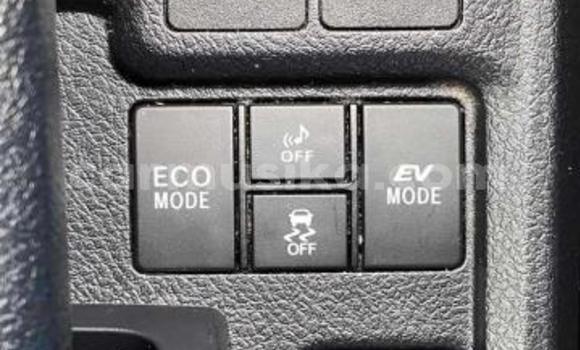 Buy Used Toyota Axio Blue Car in Beitbridge in Matabeleland South Buy Used Toyota Axio Blue Car in Beitbridge in Matabeleland South