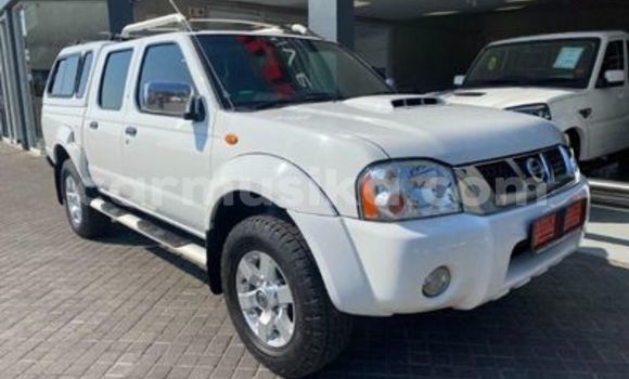 Buy Used Nissan NP 300 White Car in Beitbridge in Matabeleland South