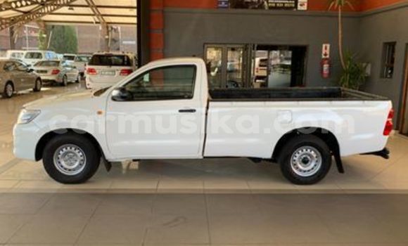Tenga Tsaru Toyota Hilux Chena Mota in Beitbridge in Matabeleland South Tenga Tsaru Toyota Hilux Chena Mota in Beitbridge in Matabeleland South
