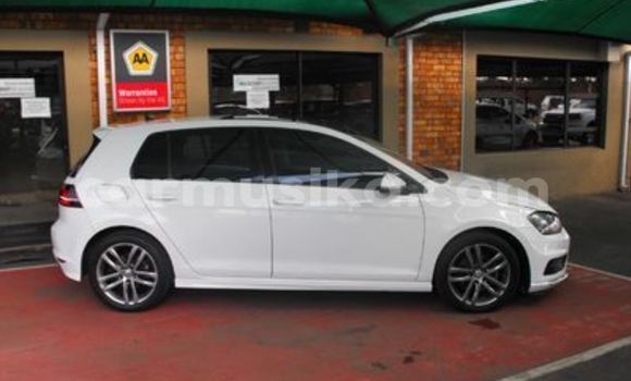 Acheter Occasion Voiture Volkswagen Golf Blanc à Beitbridge, Matabeleland South Acheter Occasion Voiture Volkswagen Golf Blanc à Beitbridge, Matabeleland South