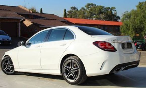 Acheter Occasion Voiture Mercedes-Benz C-Classe Blanc à Beitbridge, Matabeleland South Acheter Occasion Voiture Mercedes-Benz C-Classe Blanc à Beitbridge, Matabeleland South