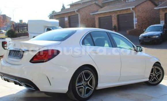 Acheter Occasion Voiture Mercedes-Benz C-Classe Blanc à Beitbridge, Matabeleland South Acheter Occasion Voiture Mercedes-Benz C-Classe Blanc à Beitbridge, Matabeleland South
