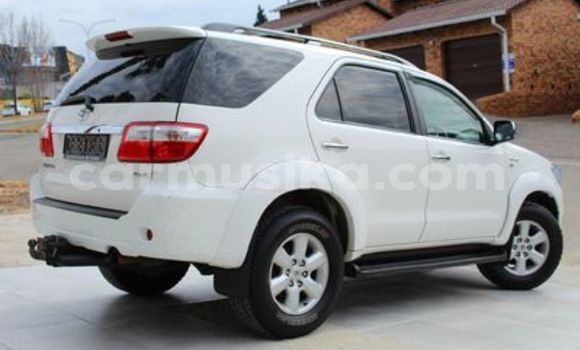 Tenga Tsaru Toyota Fortuner Chena Mota in Beitbridge in Matabeleland South Tenga Tsaru Toyota Fortuner Chena Mota in Beitbridge in Matabeleland South
