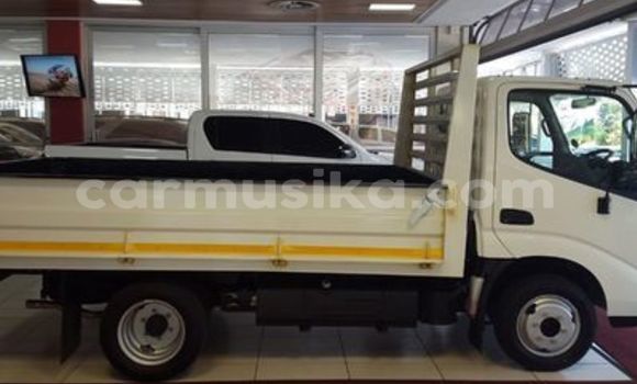 Acheter Occasion Voiture Toyota Dyna Blanc à Beitbridge, Matabeleland South Acheter Occasion Voiture Toyota Dyna Blanc à Beitbridge, Matabeleland South