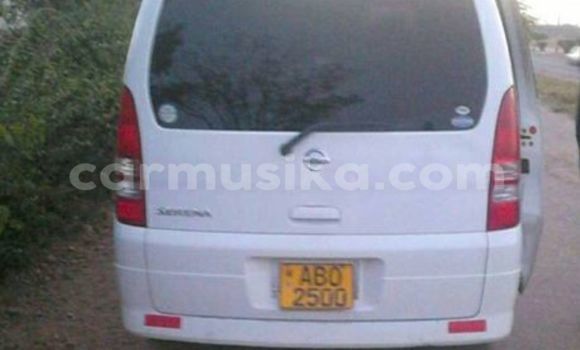 Nunua Ilio tumika Nissan Serena Nyeupe Gari ndani ya Alexandra Park nchini Harare