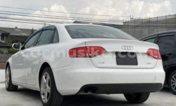 Nunua Ilio tumika Audi A4 Nyeupe Gari ndani ya Beitbridge nchini Matabeleland Kusini Nunua Ilio tumika Audi A4 Nyeupe Gari ndani ya Beitbridge nchini Matabeleland Kusini