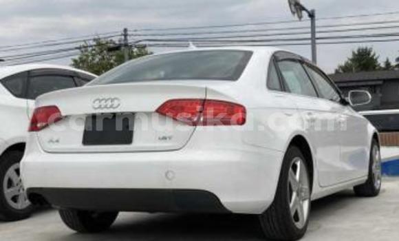 Nunua Ilio tumika Audi A4 Nyeupe Gari ndani ya Beitbridge nchini Matabeleland Kusini Nunua Ilio tumika Audi A4 Nyeupe Gari ndani ya Beitbridge nchini Matabeleland Kusini