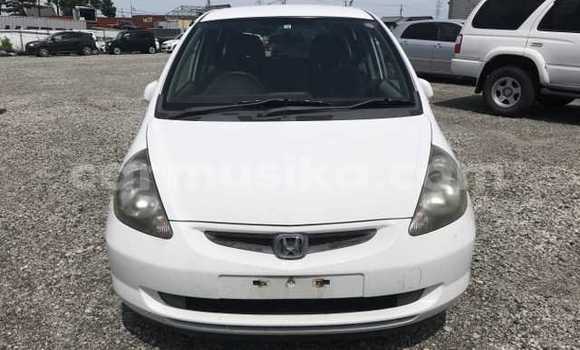 Acheter Occasion Voiture Honda Fit Blanc à Beitbridge, Matabeleland South Acheter Occasion Voiture Honda Fit Blanc à Beitbridge, Matabeleland South