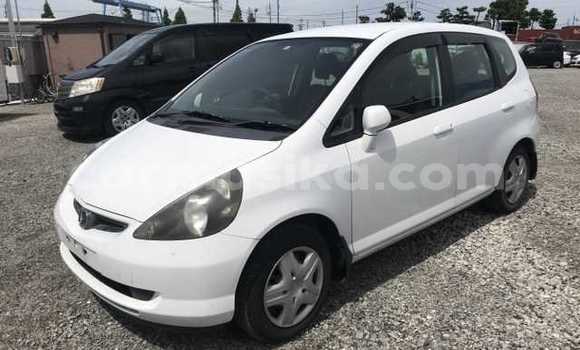 Acheter Occasion Voiture Honda Fit Blanc à Beitbridge, Matabeleland South Acheter Occasion Voiture Honda Fit Blanc à Beitbridge, Matabeleland South