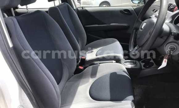 Acheter Occasion Voiture Honda Fit Blanc à Beitbridge, Matabeleland South Acheter Occasion Voiture Honda Fit Blanc à Beitbridge, Matabeleland South