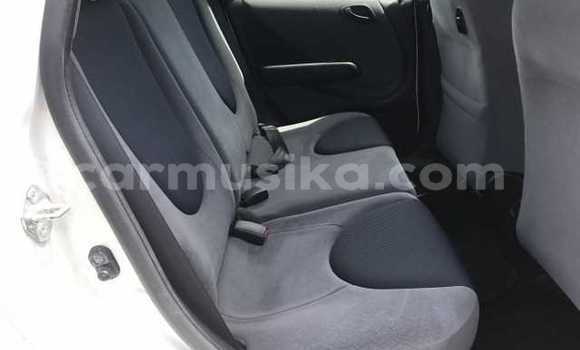 Acheter Occasion Voiture Honda Fit Blanc à Beitbridge, Matabeleland South Acheter Occasion Voiture Honda Fit Blanc à Beitbridge, Matabeleland South