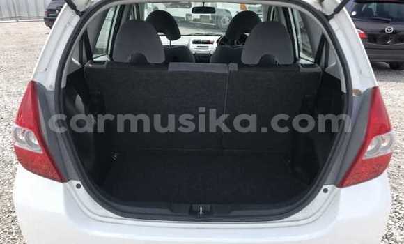 Acheter Occasion Voiture Honda Fit Blanc à Beitbridge, Matabeleland South Acheter Occasion Voiture Honda Fit Blanc à Beitbridge, Matabeleland South