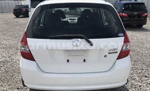 Acheter Occasion Voiture Honda Fit Blanc à Beitbridge, Matabeleland South Acheter Occasion Voiture Honda Fit Blanc à Beitbridge, Matabeleland South