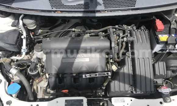 Acheter Occasion Voiture Honda Fit Blanc à Beitbridge, Matabeleland South Acheter Occasion Voiture Honda Fit Blanc à Beitbridge, Matabeleland South