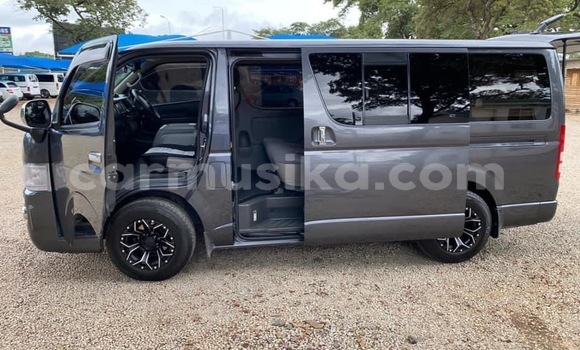 Nunua Mpya Toyota Hiace Nyeusi Gari ndani ya Beitbridge nchini Matabeleland Kusini Nunua Mpya Toyota Hiace Nyeusi Gari ndani ya Beitbridge nchini Matabeleland Kusini
