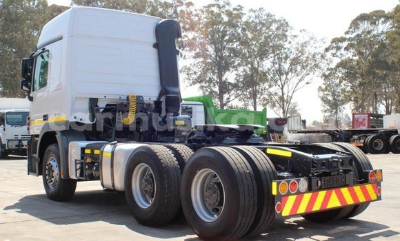 Nunua Ilio tumika Mercedes‒Benz 1520 Nyeupe Lori ndani ya Beitbridge nchini Matabeleland Kusini Nunua Ilio tumika Mercedes‒Benz 1520 Nyeupe Lori ndani ya Beitbridge nchini Matabeleland Kusini