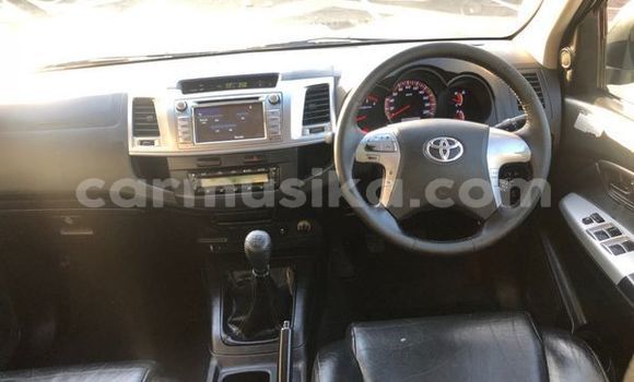 Buy Used Toyota Hilux White Car in Beitbridge in Matabeleland South Buy Used Toyota Hilux White Car in Beitbridge in Matabeleland South