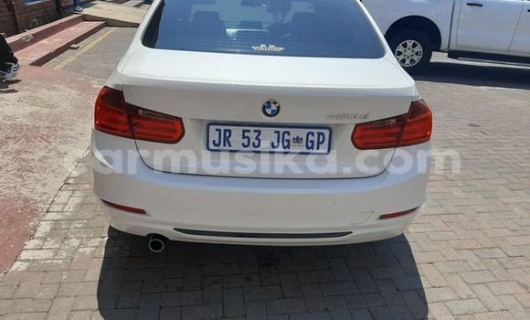 Nunua Ilio tumika BMW 3–Series Nyeupe Gari ndani ya Beitbridge nchini Matabeleland Kusini Nunua Ilio tumika BMW 3–Series Nyeupe Gari ndani ya Beitbridge nchini Matabeleland Kusini