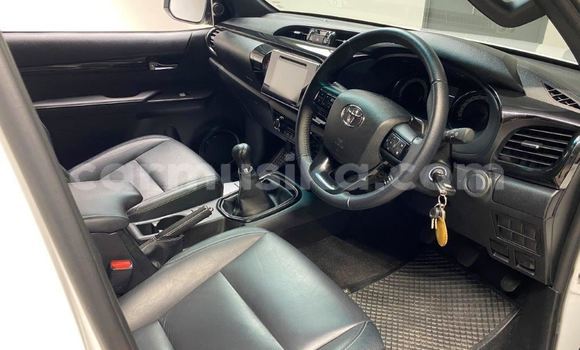 Buy Used Toyota Hilux White Car in Harare in Harare Buy Used Toyota Hilux White Car in Harare in Harare