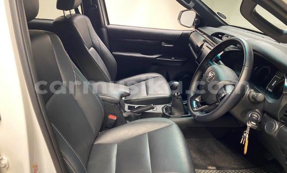 Buy Used Toyota Hilux White Car in Harare in Harare Buy Used Toyota Hilux White Car in Harare in Harare