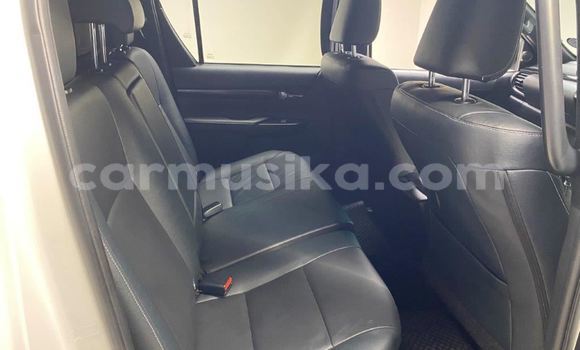 Buy Used Toyota Hilux White Car in Harare in Harare Buy Used Toyota Hilux White Car in Harare in Harare