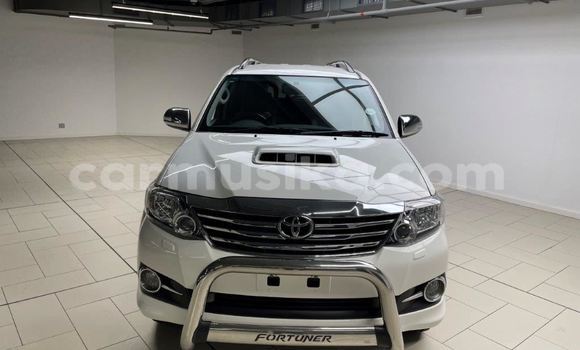 Nunua Ilio tumika Toyota Fortuner Nyeupe Gari ndani ya Beitbridge nchini Matabeleland Kusini