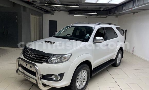 Nunua Ilio tumika Toyota Fortuner Nyeupe Gari ndani ya Beitbridge nchini Matabeleland Kusini Nunua Ilio tumika Toyota Fortuner Nyeupe Gari ndani ya Beitbridge nchini Matabeleland Kusini