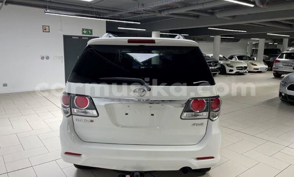 Nunua Ilio tumika Toyota Fortuner Nyeupe Gari ndani ya Beitbridge nchini Matabeleland Kusini Nunua Ilio tumika Toyota Fortuner Nyeupe Gari ndani ya Beitbridge nchini Matabeleland Kusini