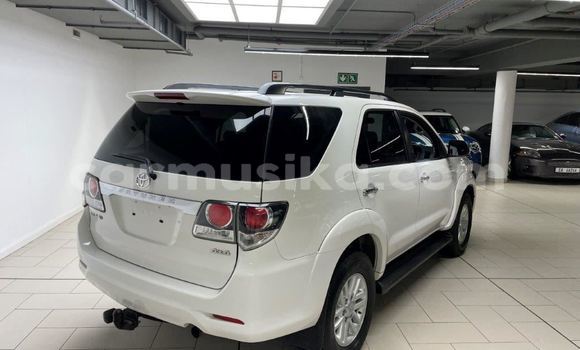 Nunua Ilio tumika Toyota Fortuner Nyeupe Gari ndani ya Beitbridge nchini Matabeleland Kusini Nunua Ilio tumika Toyota Fortuner Nyeupe Gari ndani ya Beitbridge nchini Matabeleland Kusini