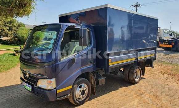 Buy Used Toyota Dyna Blue Car in Beitbridge in Matabeleland South