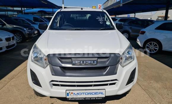 Nunua Ilio tumika Isuzu KB Nyeupe Gari ndani ya Beitbridge nchini Matabeleland Kusini