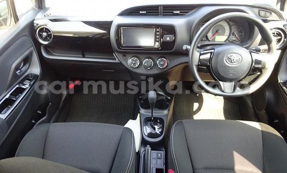 Nunua Ilio tumika Toyota Vitz Fedha Gari ndani ya Beitbridge nchini Matabeleland Kusini Nunua Ilio tumika Toyota Vitz Fedha Gari ndani ya Beitbridge nchini Matabeleland Kusini