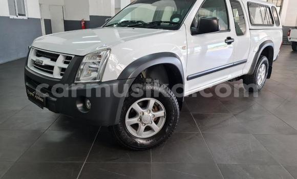 Tenga Tsaru Isuzu KB Chena Mota in Beitbridge in Matabeleland South