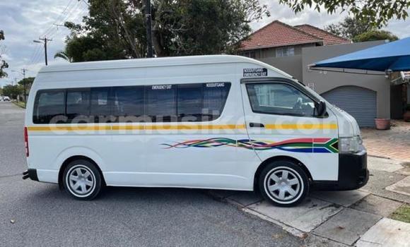 Buy Used Toyota Hiace White Car in Beitbridge in Matabeleland South