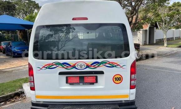 Tenga Tsaru Toyota Hiace Chena Mota in Beitbridge in Matabeleland South Tenga Tsaru Toyota Hiace Chena Mota in Beitbridge in Matabeleland South