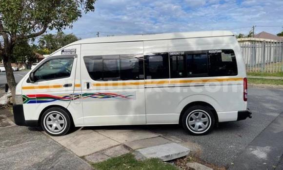 Tenga Tsaru Toyota Hiace Chena Mota in Beitbridge in Matabeleland South Tenga Tsaru Toyota Hiace Chena Mota in Beitbridge in Matabeleland South