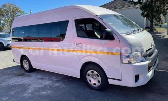 Tenga Tsaru Toyota Hiace Chena Mota in Beitbridge in Matabeleland South Tenga Tsaru Toyota Hiace Chena Mota in Beitbridge in Matabeleland South