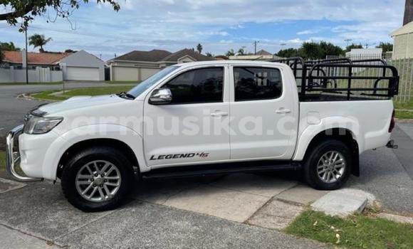 Buy Used Toyota Hilux White Car in Beitbridge in Matabeleland South