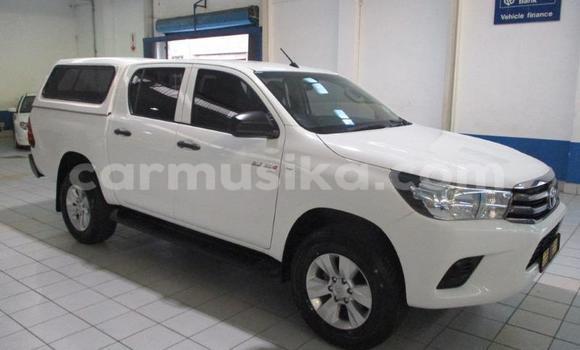 Buy Used Toyota Hilux White Car in Beitbridge in Matabeleland South