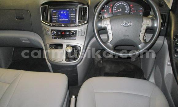 Acheter Occasion Voiture Hyundai H1 Blanc à Beitbridge, Matabeleland South Acheter Occasion Voiture Hyundai H1 Blanc à Beitbridge, Matabeleland South