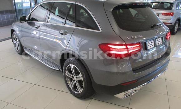 Acheter Occasion Voiture Mercedes-Benz C180 coupe Marron à Beitbridge, Matabeleland South Acheter Occasion Voiture Mercedes-Benz C180 coupe Marron à Beitbridge, Matabeleland South