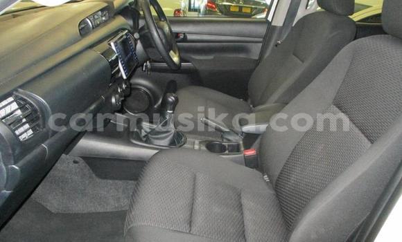 Acheter Occasion Voiture Toyota Hilux Blanc à Beitbridge, Matabeleland South Acheter Occasion Voiture Toyota Hilux Blanc à Beitbridge, Matabeleland South