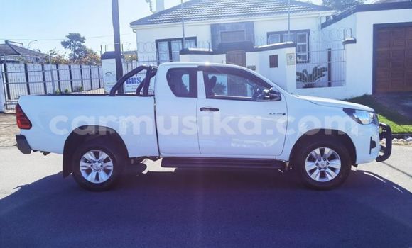 Acheter Occasion Voiture Toyota Hilux Blanc à Beitbridge, Matabeleland South Acheter Occasion Voiture Toyota Hilux Blanc à Beitbridge, Matabeleland South