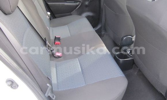 Nunua Ilio tumika Toyota Yaris Fedha Gari ndani ya Beitbridge nchini Matabeleland Kusini Nunua Ilio tumika Toyota Yaris Fedha Gari ndani ya Beitbridge nchini Matabeleland Kusini