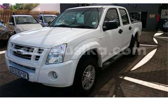Buy Used Isuzu KB White Car in Beitbridge in Matabeleland South Buy Used Isuzu KB White Car in Beitbridge in Matabeleland South