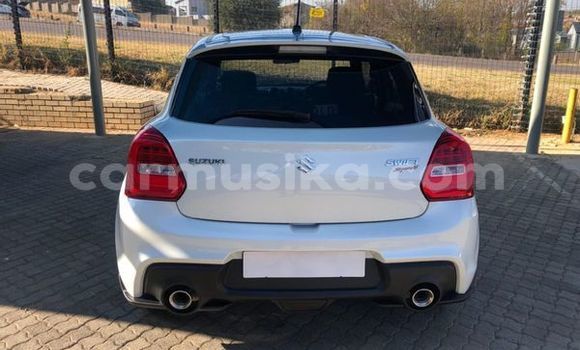 Nunua Ilio tumika Suzuki Swift Nyeupe Gari ndani ya Beitbridge nchini Matabeleland Kusini Nunua Ilio tumika Suzuki Swift Nyeupe Gari ndani ya Beitbridge nchini Matabeleland Kusini