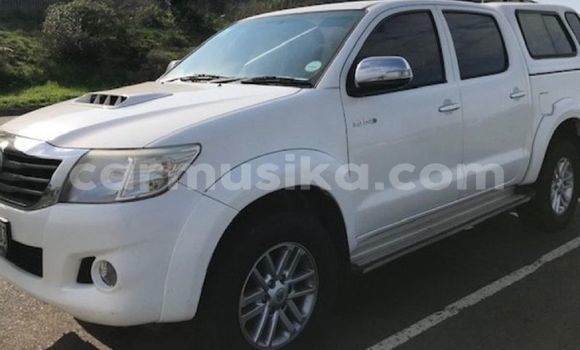 Nunua Ilio tumika Toyota Hilux Nyeupe Gari ndani ya Beitbridge nchini Matabeleland Kusini