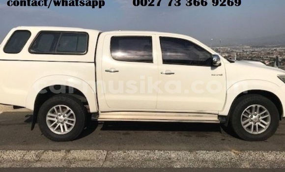 Acheter Occasion Voiture Toyota Hilux Blanc à Beitbridge, Matabeleland South Acheter Occasion Voiture Toyota Hilux Blanc à Beitbridge, Matabeleland South