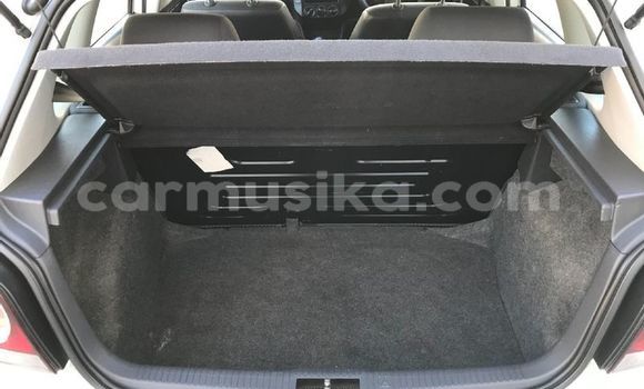 Acheter Occasion Voiture Volkswagen Polo Blanc à Beitbridge, Matabeleland South Acheter Occasion Voiture Volkswagen Polo Blanc à Beitbridge, Matabeleland South