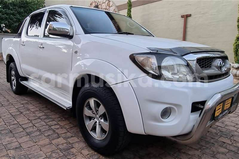 Big with watermark toyota hilux matabeleland south beitbridge 23000